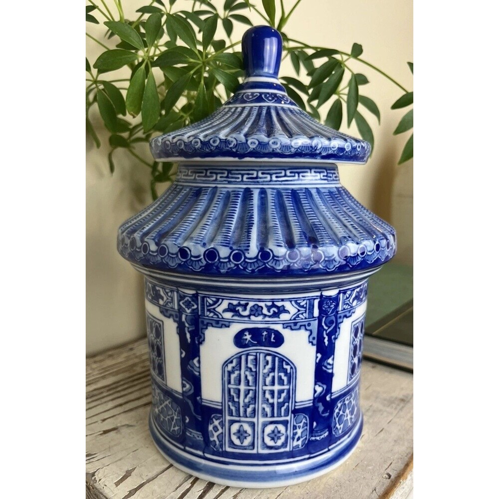 Vintage Chinoiserie Blue and White Round Pagoda Style Cookie Jar Canister
